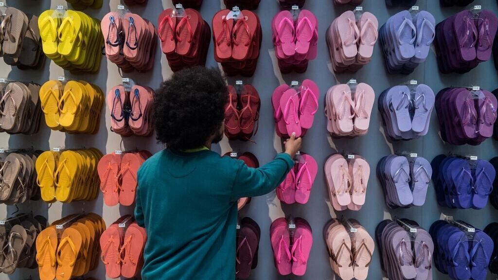 Au Brésil, la marque de tongs Havaianas prise pour cible et boycottée par la droite