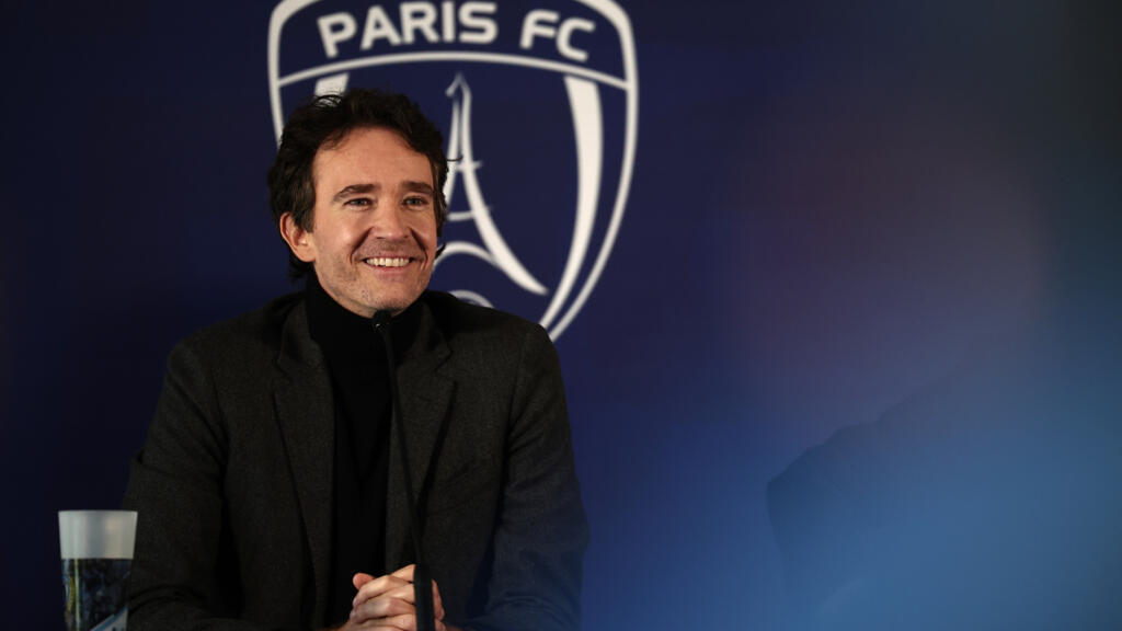 Antoine Arnault, CEO do grupo LVMH, que pertence a uma das famílias mais ricas da França, durante uma coletiva de imprensa do Paris FC, em 20 de novembro de 2024.