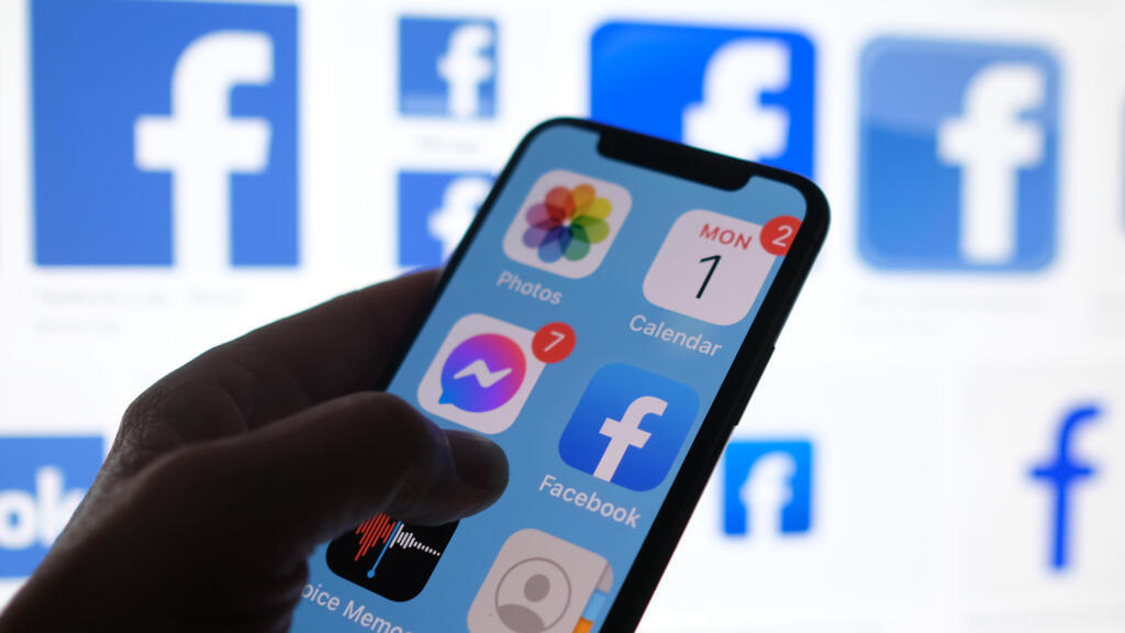 Com a facilidade da internet e das redes sociais, a desinformação chega diretamente em nosso celular, muitas vezes por fontes como políticos e celebridades