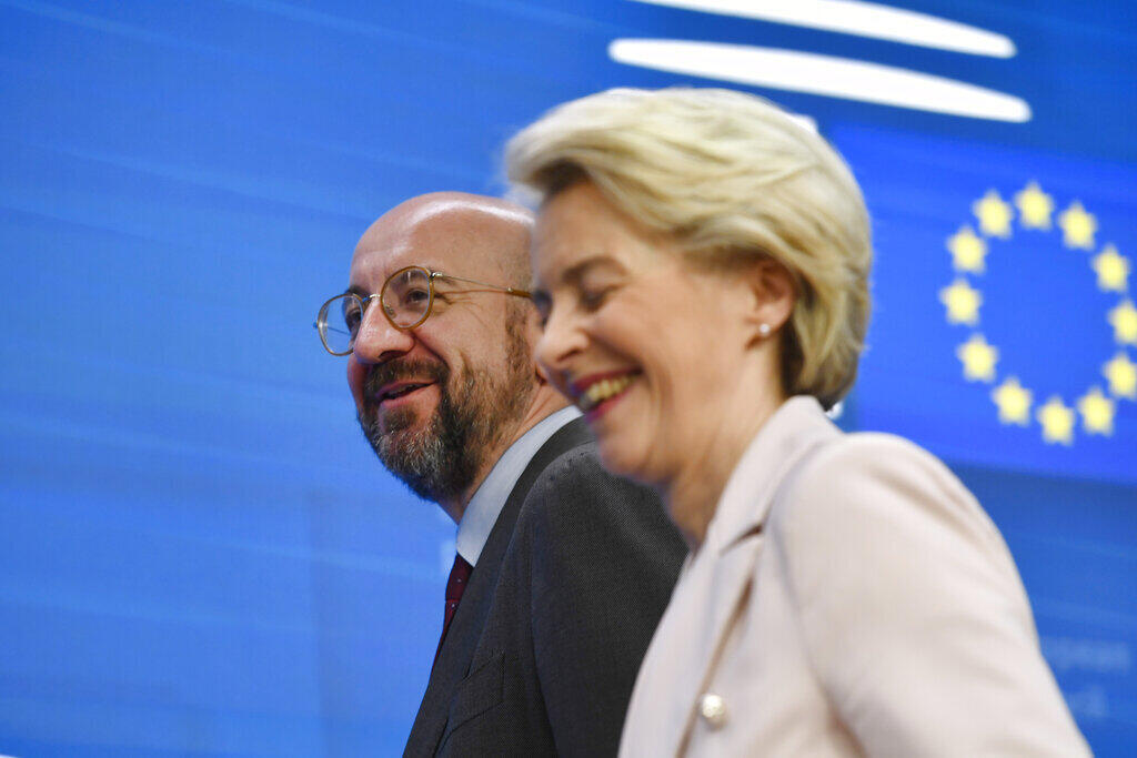 Presidente do Conselho Europeu, Charles Michel, presidente da Comissão Européia, Ursula von der Leyen, no encerramento de Cúpula da UE em Bruxelas, em 10 de fevereiro de 2023. Líderes dos países aprovaram a criação de um viés industrial do Pacto Verde do bloco. 
