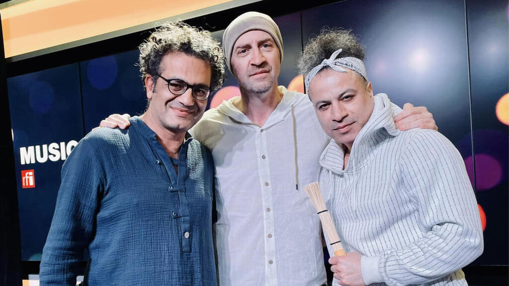 Arshid Azarine, Habib Meftah et Hervé de Ratuld à RFI.