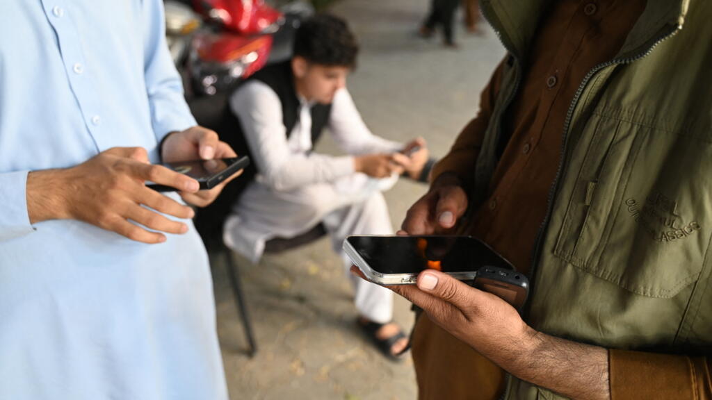 Internet, téléphonie, communications suspendues: les Afghans coupés du monde pendant 48 heures