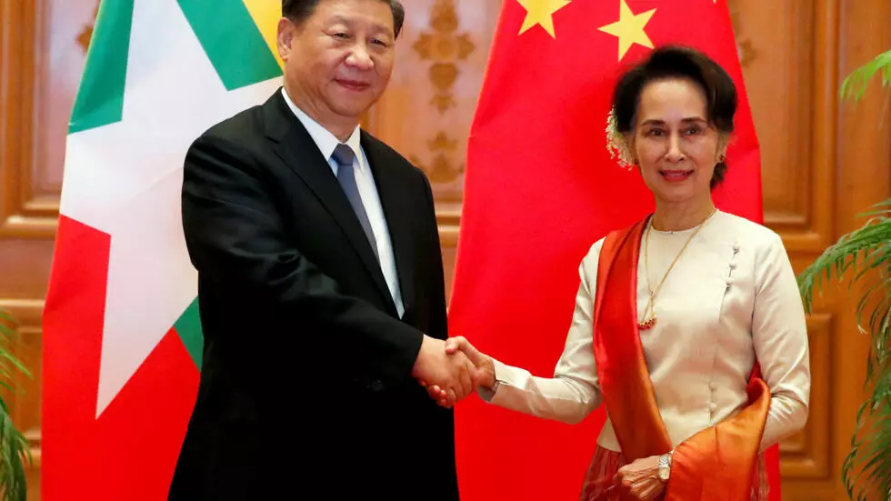 图为中国国家主席习近平2020年1月18日访问缅甸会见缅甸国务资政昂山素季