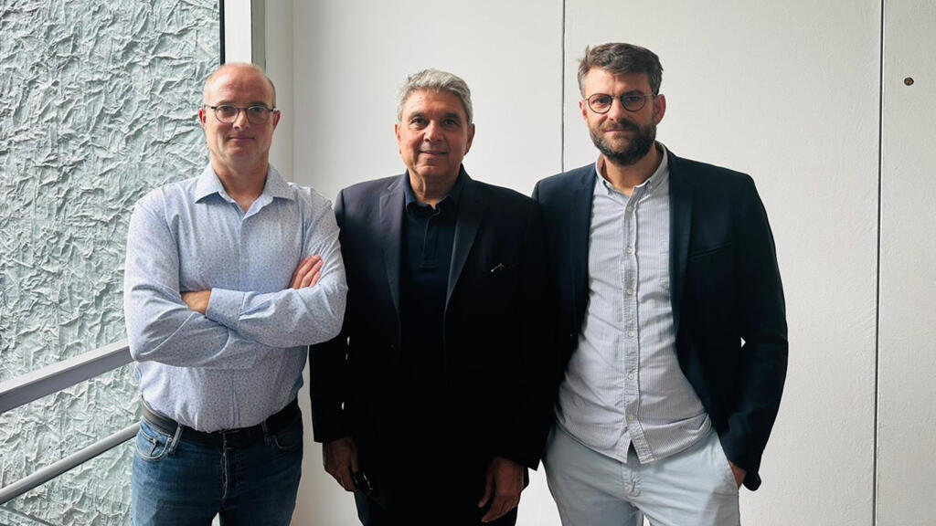 Bruno Faure, Abbas Jaber et Julien Clémençot à RFI.
