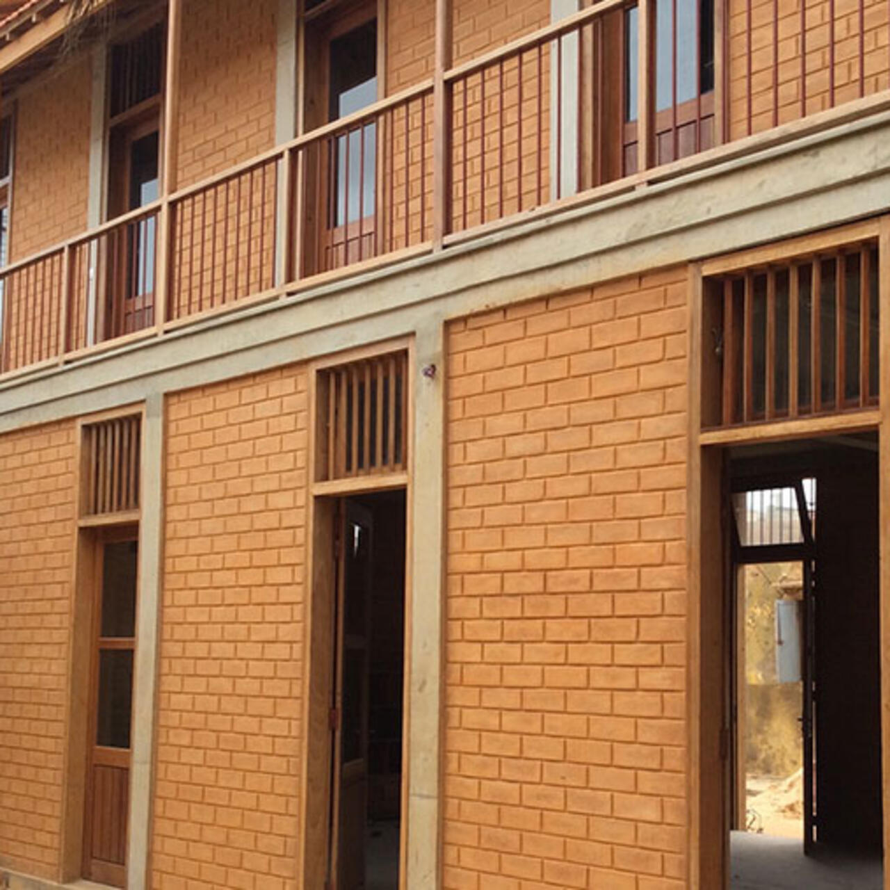 Maison En Brique De Terre Crue Au Cameroun | Ventana Blog