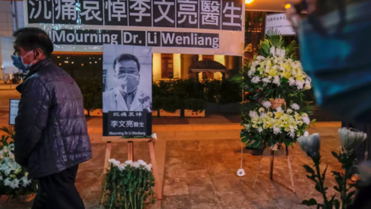 武汉肺炎 香港医护向李文亮致哀