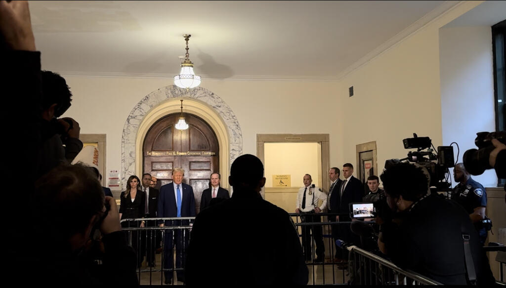 Donald Trump foi ouvido na segunda-feira (06). Ele e os filhos podem ficar impossibilitados de fazer negócios em Nova York.