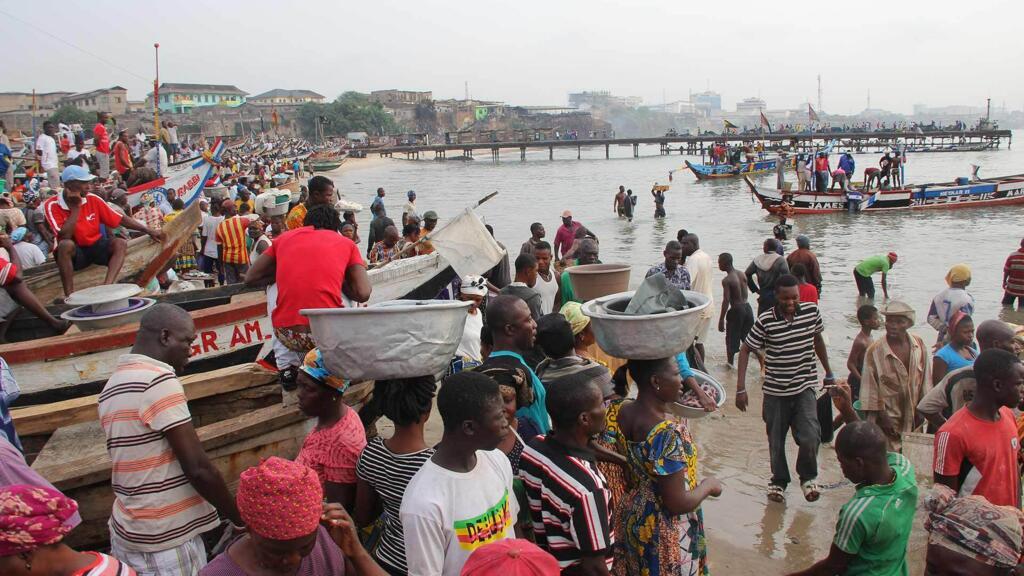 Au Ghana, les chalutiers industriels mettent en péril les pêcheurs locaux, selon un rapport