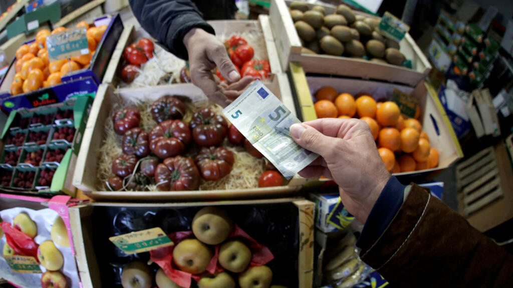Inflação disparou pelo mundo e fez a Europa voltar a conviver com a primeira alta forte dos preços desde a criação do euro. REUTERS/Eric Gaillard/File Photo