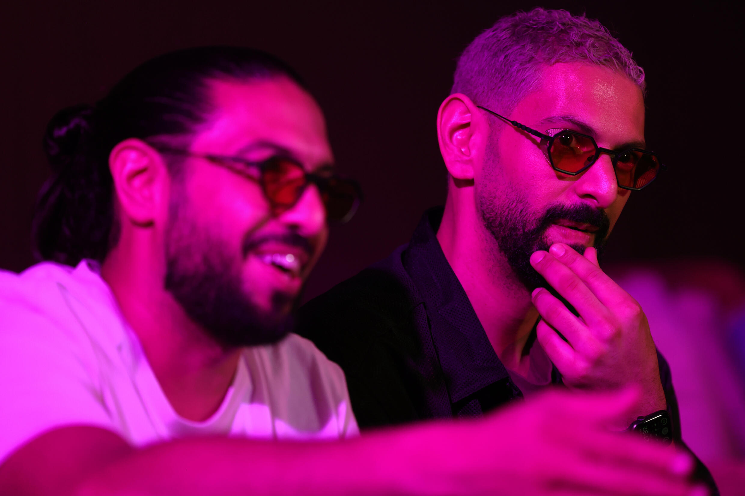 سعودي حسن (يسار) وعباس غساوي ، دي جي في ديش داش