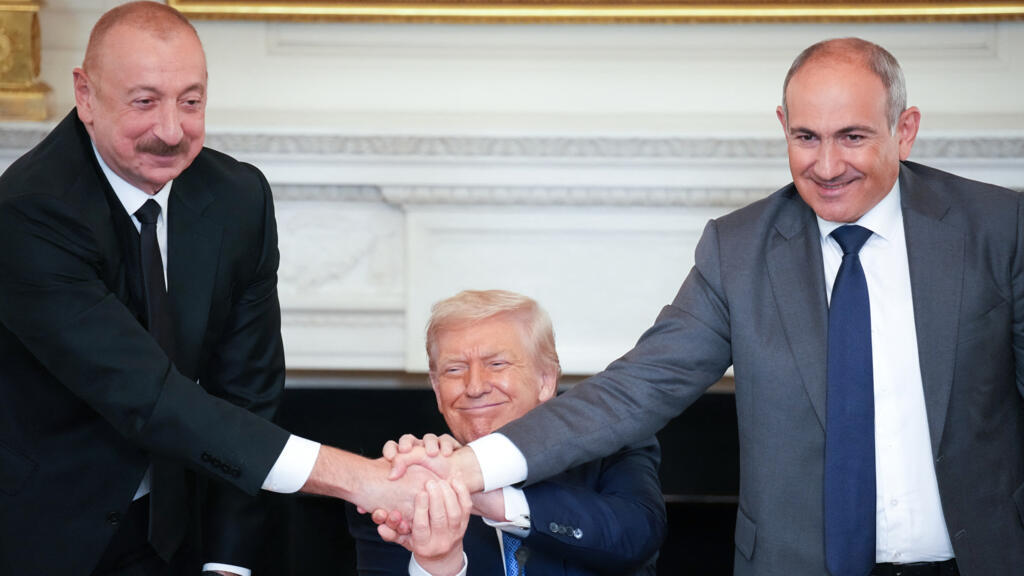 Azerbaijani President Ilham Aliyev (left) and Armenian Prime Minister Nikol Pashinyan sign a peace deal under the auspices of US President Donald Trump in Washington.