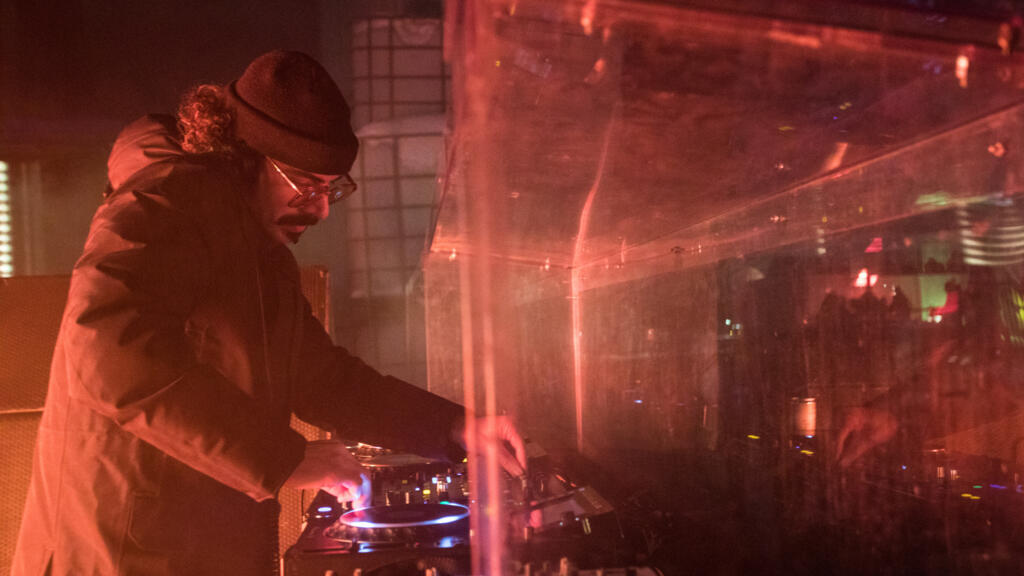 O músico francês Dabeull, durante apresentação no festival Igloofest, em Montreal, no Canadá, em 26 de janeiro de 2023.