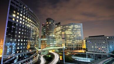 La Défense, Paris, một trung tâm kinh tế - thương mại của nước Pháp.