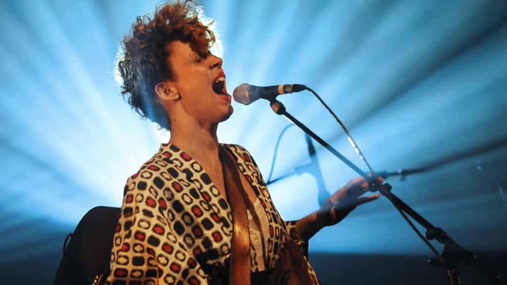 A cantora Madjo no festival Francofolies de La Rochelle, oeste da França, em 15 de julho de 2011.