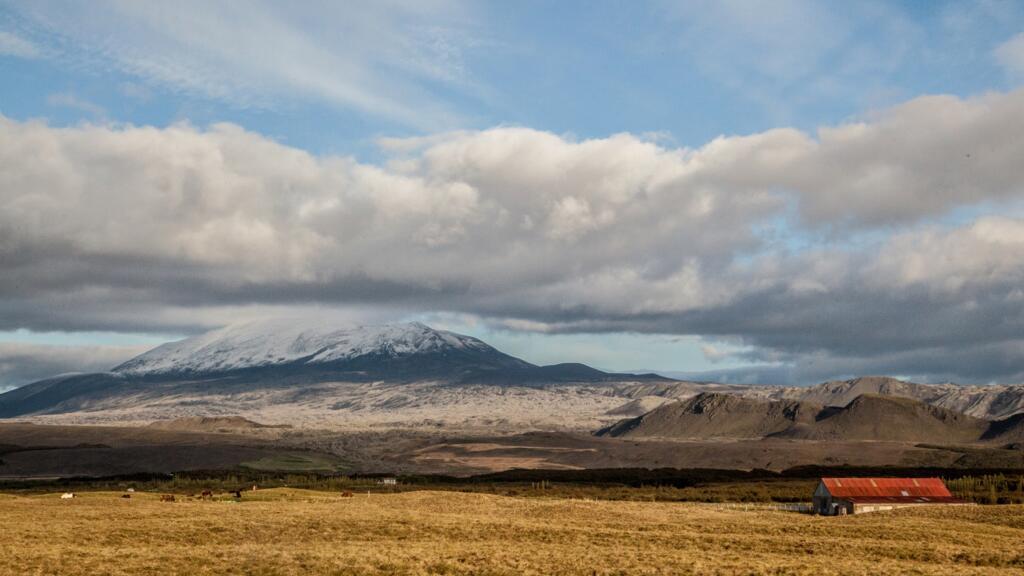 Le Mont Hekla depuis la route en été.