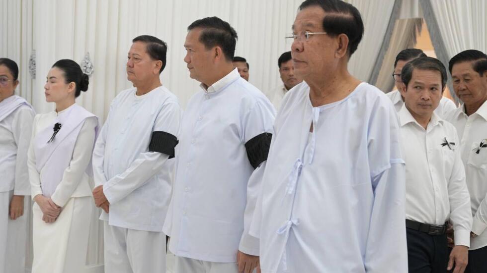 លោក ហ៊ុន សែន អំឡុងពេលបុណ្យសពបងប្រុសលោក