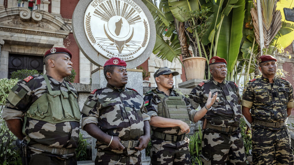 À la Une: les colonels au pouvoir à Madagascar