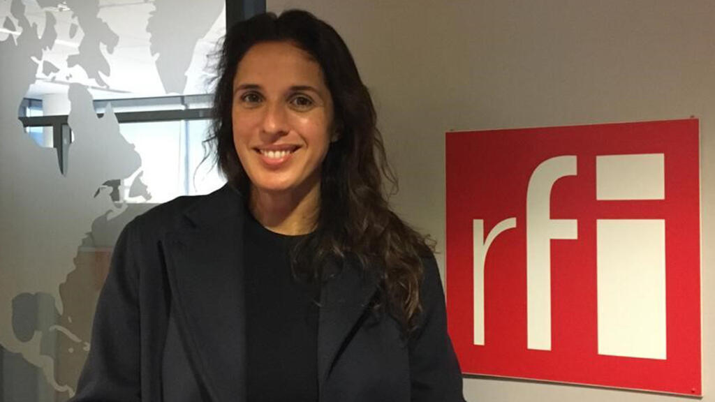 Lili Barbery-Coulon dans le studio du Goût du monde à RFI.