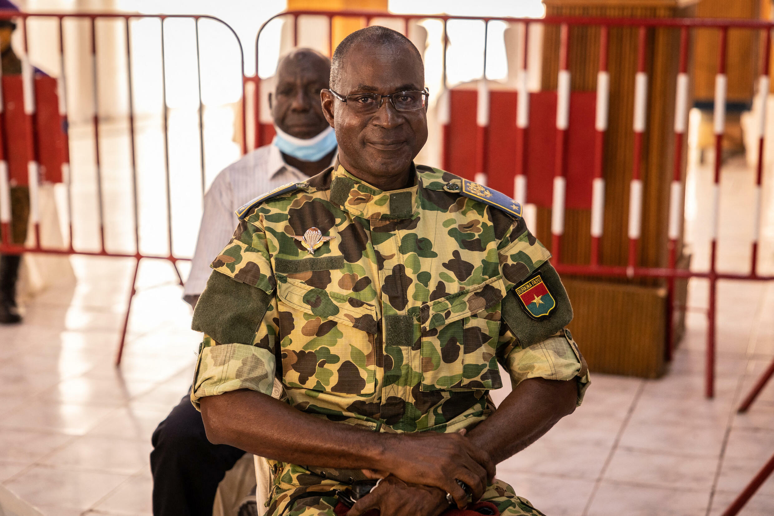 Gilbert Diendéré dans le box des accusés, à l'ouverture du procès des meurtriers présumés de Thomas Sankara.