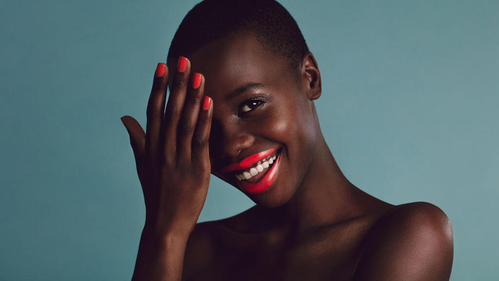 Longtemps pensés et formulés pour les peaux blanches, les cosmétiques tendent de plus en plus vers une beauté plurielle.