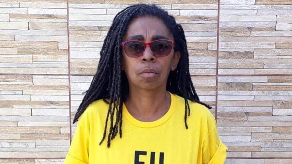 Jurema Werneck, diretora-executiva da Anistia Internacional Brasil, com camiseta da campanha que cobra a solução do assassinato da vereadora Marielle Franco e de seu motorista, Anderson Gomes