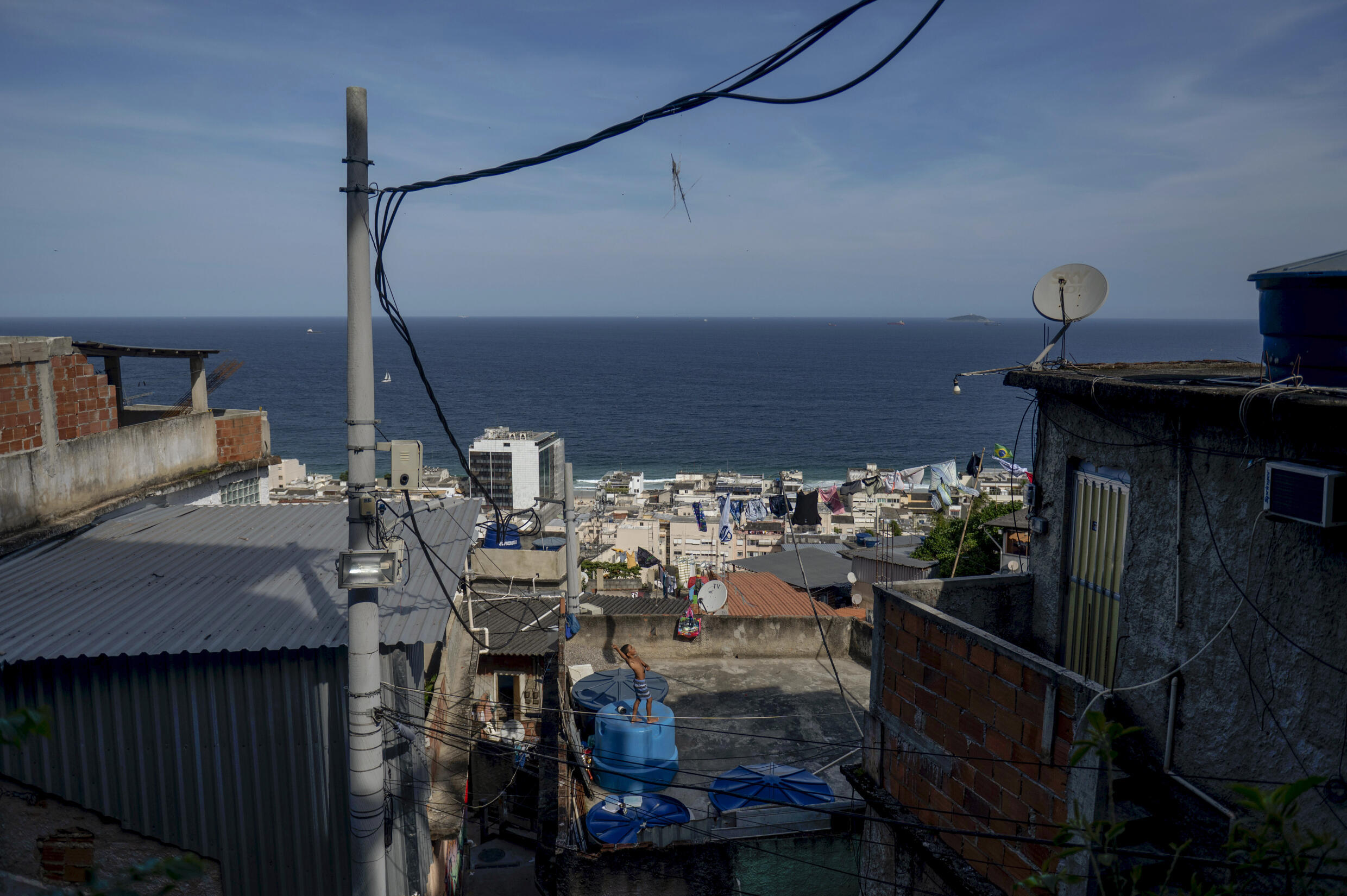 Solar energy projects lower bills in Rio de Janeiro favelas