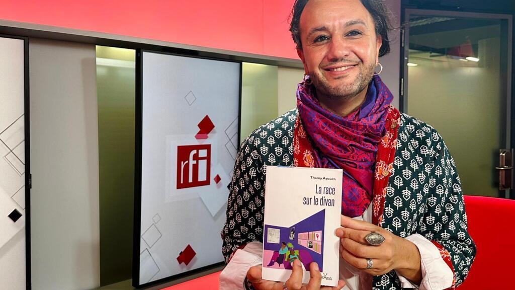 Thamy Ayouch, autor do livro La Race sur le Divan da editora Anacaona, nos estúdios da RFI em Paris.