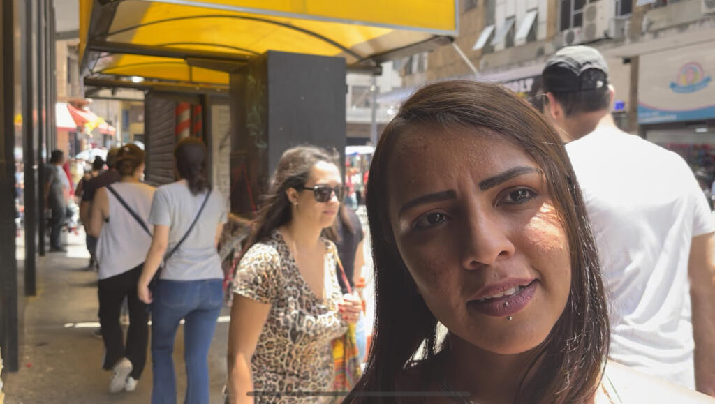 Tatiana queria votar em Lula, mas não está com o título eleitoral em dia para poder comparecer à urna.