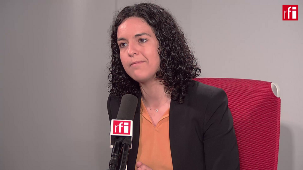 Manon Aubry, eurodéputée France insoumise, dans le studio de RFI, le 17 mai 2022.