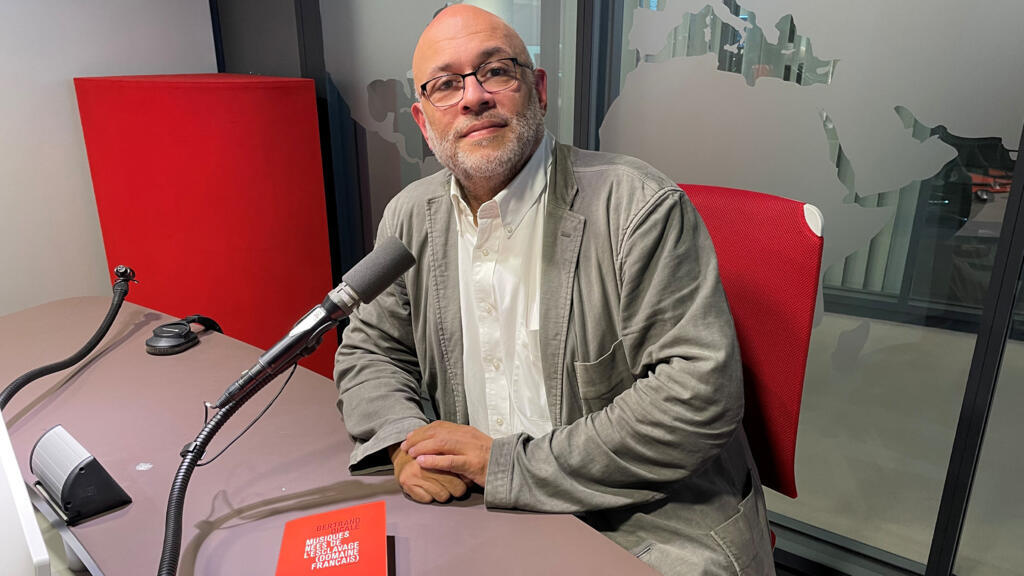 Bertrand Dicale au micro de Joe Farmer.