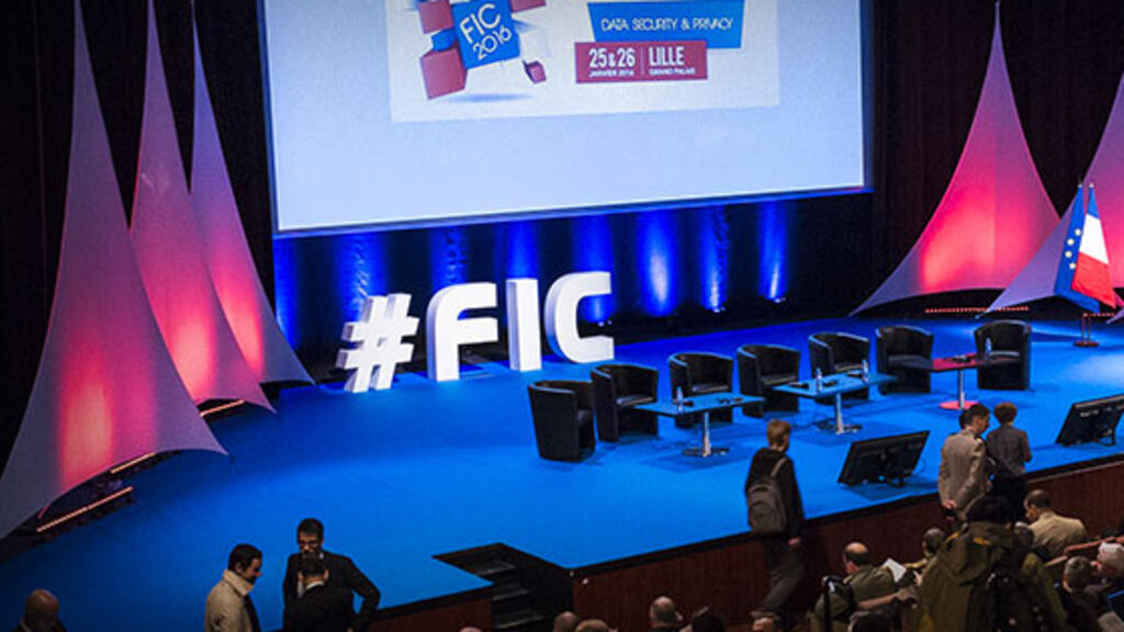 Scène de conférence du Forum international de la Cybersécurité à Lille, dans le nord de la France.
