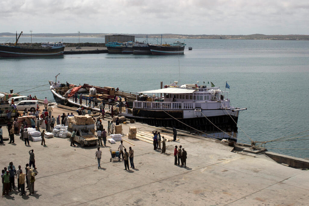 Imagem do porto de Kismayo, cidade onde ocorreu o ataque na Somália