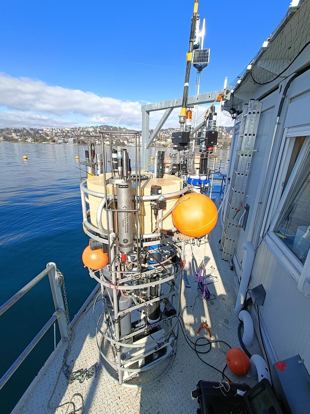 Le robot Thétis est conçu pour mesurer la lumière dans l'eau : sa dispersion, son absorption par les algues et donc la photosynthèse et l'oxygène dissous.