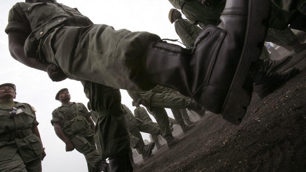 Jenerali Christian Tshiwewe Songesha akitoa nafasi kwa Luteni Jenerali Banza Mwilambwe Jules kama Mkuu jeshi la FARDC.