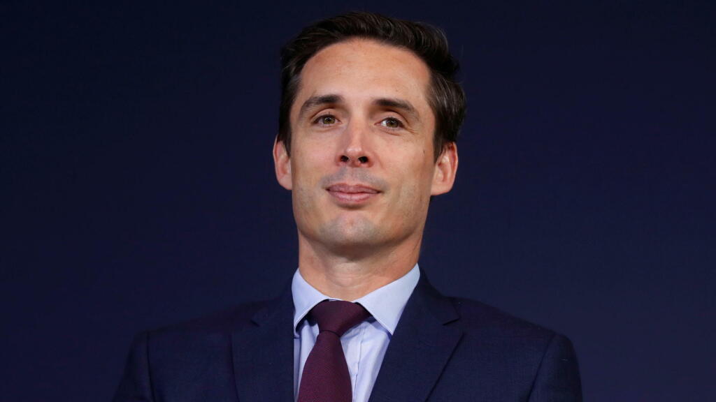 Jean-Baptiste Djebbari, le ministre français chargé des Transports, à l'aéroport de Roissy, près de Paris, le 29 septembre 2021.