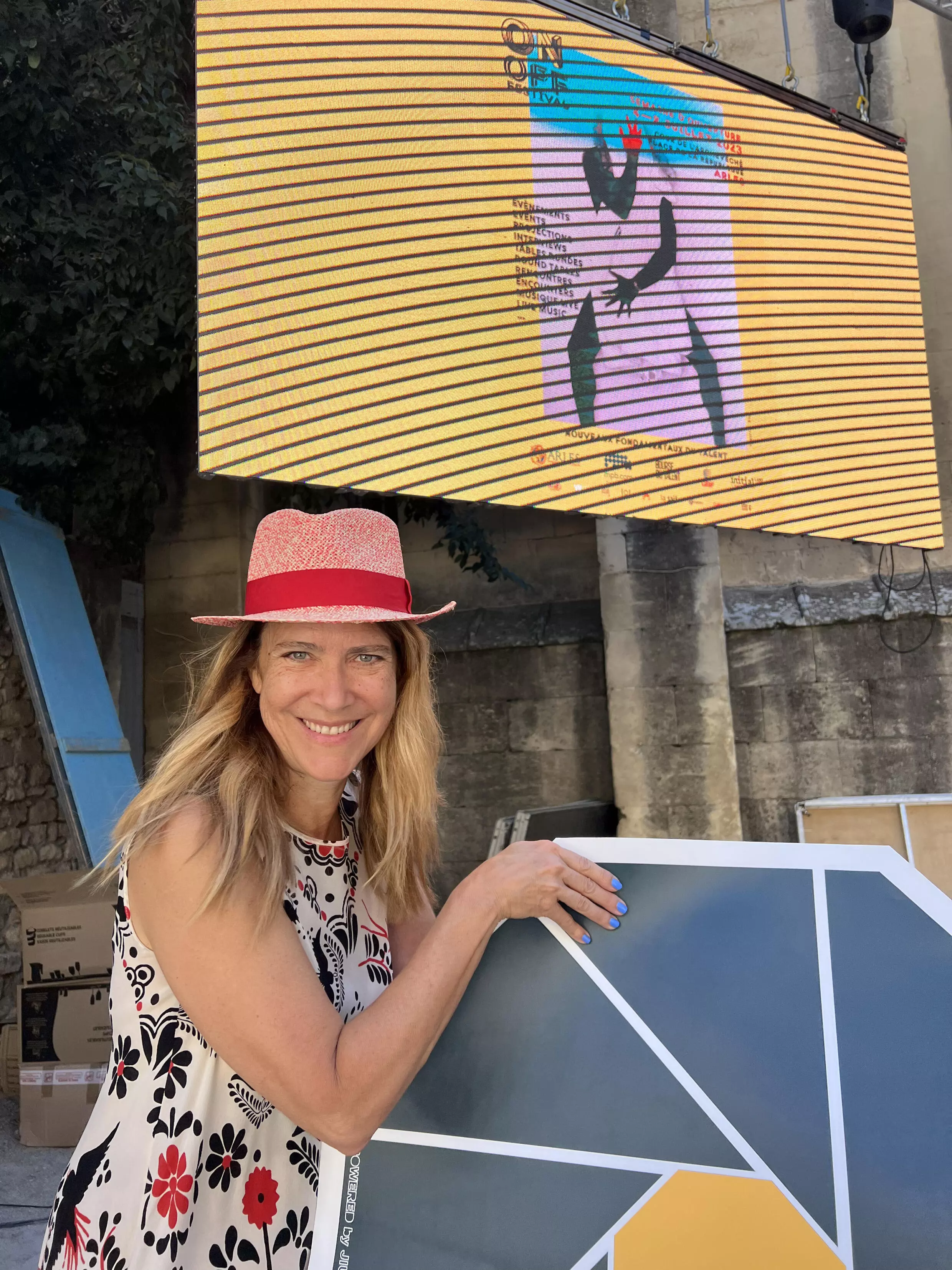 Denise Zanet, diretora do Initial LABO, que programou a seção "Brasil Imprevisto", em Arles (4/7/23).