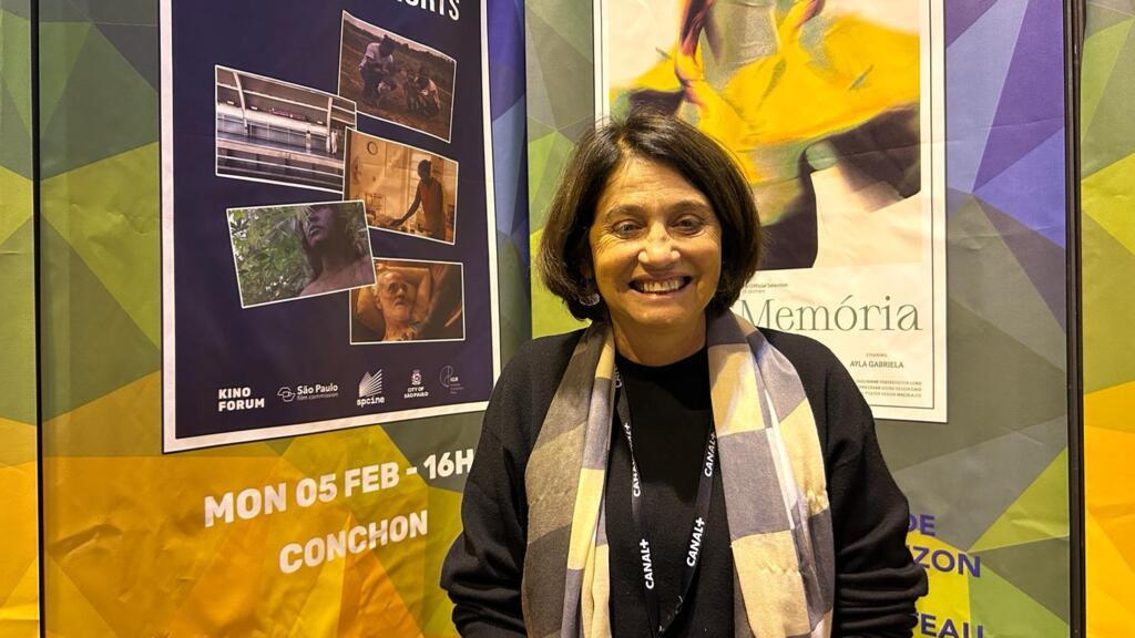 A produtora Zita Carvalhosa no estande brasileiro do Mercado do Filme, no Festival de Curtas-Metragens de Clermont-Ferrand, no centro da França.