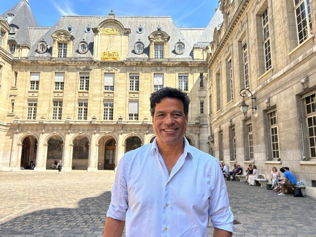 Ex-capitão do PSG e tetracampeão do mundo com a seleção brasileira em 1994, Raí é o atual embaixador do Paris FC.