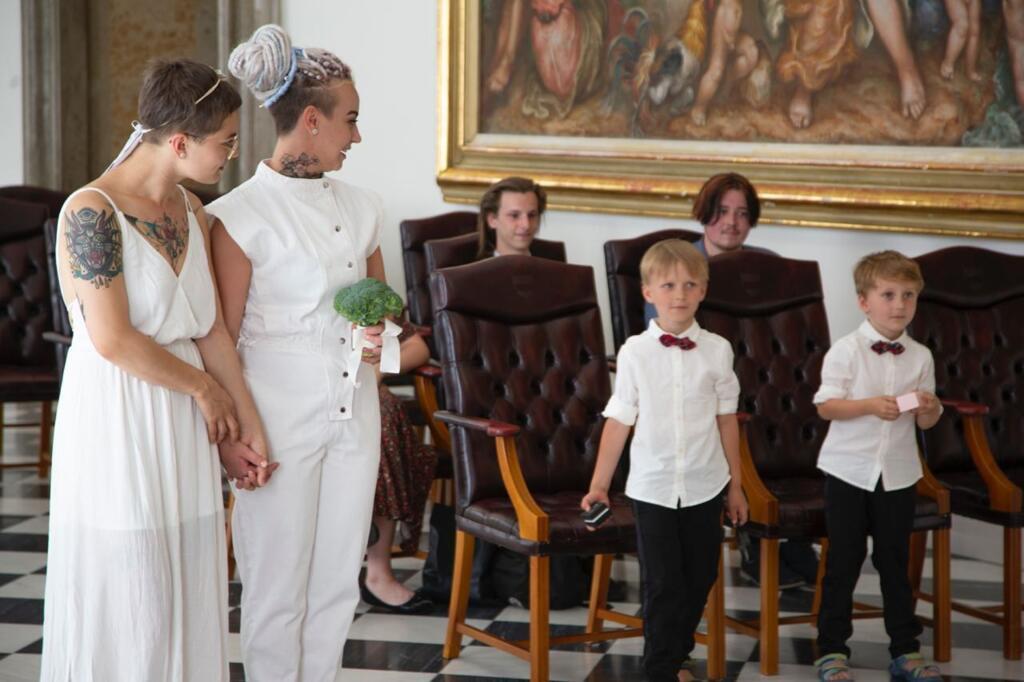 Маркета, Олександра та сини Алекс від першого шлюбу під час весільної церемонії