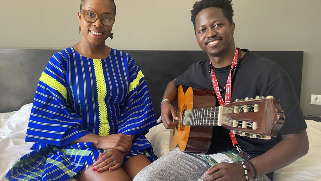 Karina Gomez à Praia au Cap vert avec son guitariste, Jery Bidan.