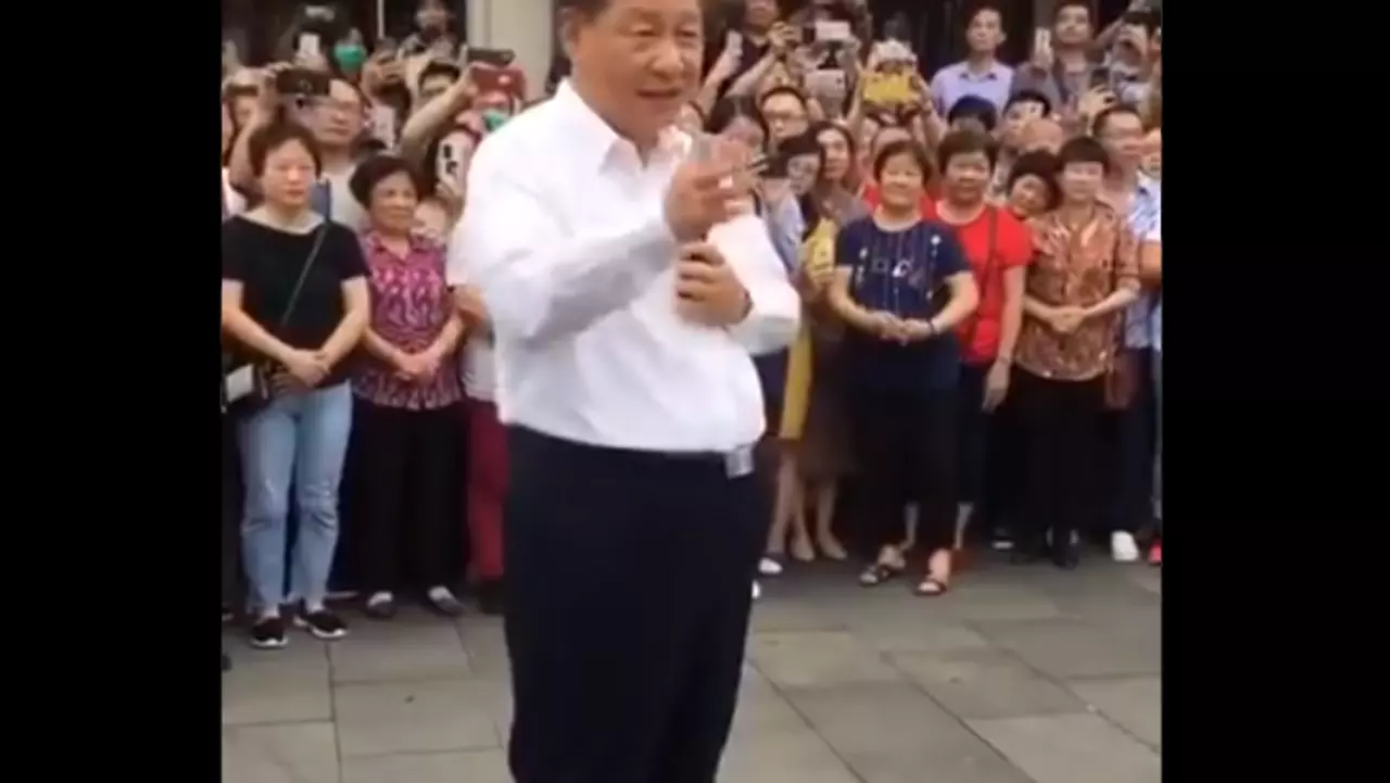 习近平在潮州街头向大妈们发表演讲2020年10月12日