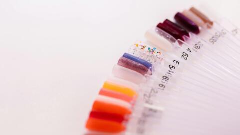 De la 1 septembrie, Comisia Europeană a decis interzicerea producției, comercializării și folosirii gelurilor de unghii și a ojelor semipermanente care conțin TPO, o substanță considerată toxică pentru reproducere.