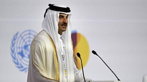 Cheikh Tamim ben Hamad Al-Thani, prend la parole lors du deuxième Sommet mondial des Nations Unies pour le développement social à Doha, le 4 novembre 2025. L'émir du Qatar a profité de ce sommet pour rencontrer de nombreux chefs d'État autour de la situation dans l'Est de la RDC.   