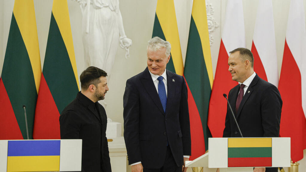 Ukraine: à Vilnius, Zelensky réclame plus de munitions antiaériennes face aux frappes russes