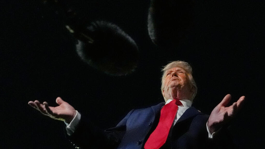 Conseil de la paix: Trump menace d'imposer une taxe de 200% sur les vins et champagnes français