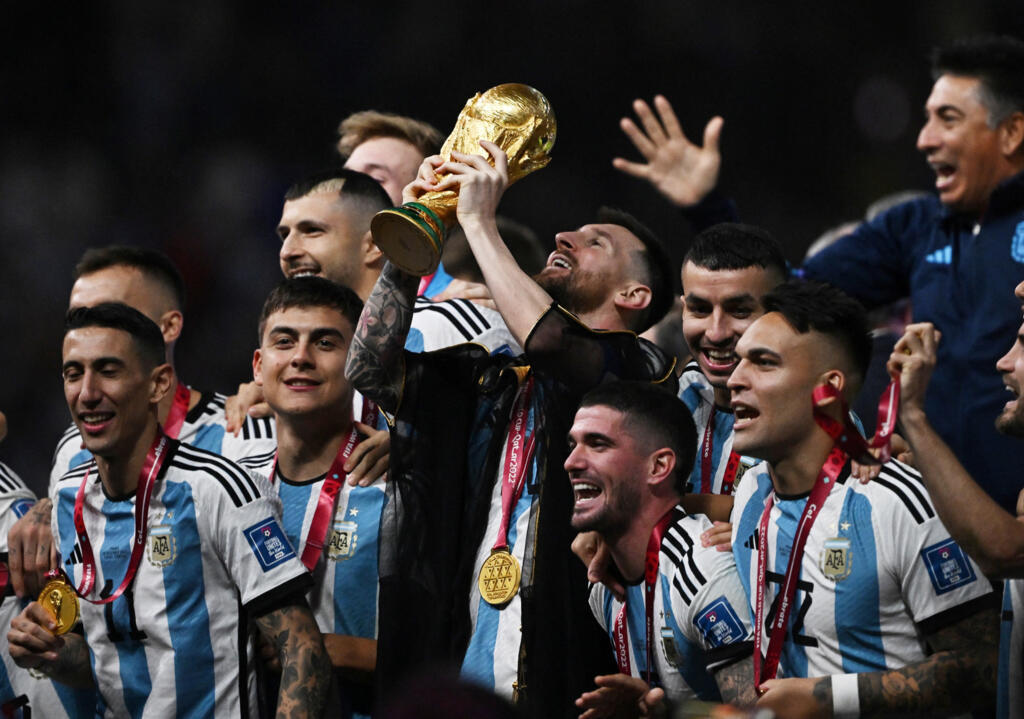 A Argentina de Lionel Messi festeja sua vitória na final da Copa do Mundo 2022.