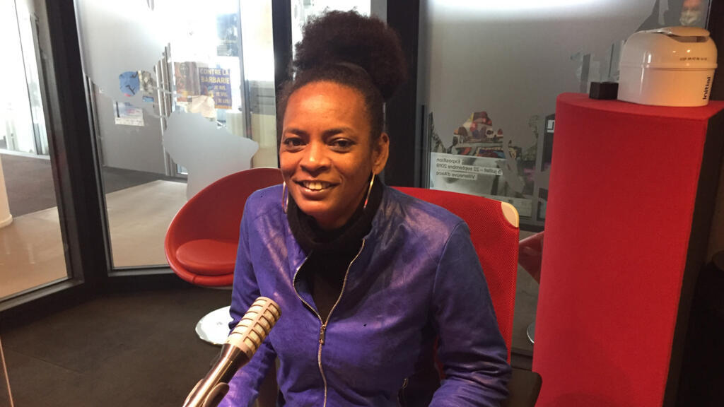 Christine Salem au micro de Joe Farmer.
