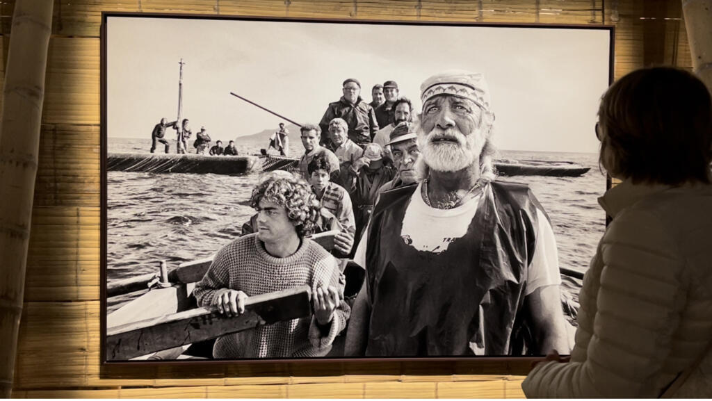 "Aqua Mater", nova exposição de Sebastião Salgado, em La Défense (Paris), aborda o tema da água, e pode ser visitada até 22 de setembro de 2022. No detalhe, pescadores artesanais da Sicília, Itália.