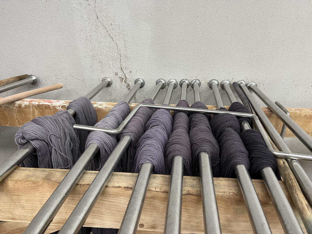Laine avec différents bains de teinture