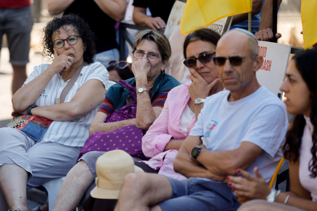 Jérusalem, le 7 octobre 2025: les familles des otages israéliens sont installées devant la résidence du Premier ministre Benyamin Netanyahu.